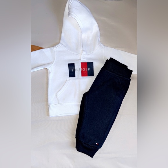 TOMMY HILFIGER OUTFIT - Picture 1 of 1